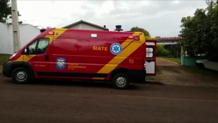 Mulher é socorrida pelo Siate após sofrer queda em casa no Bairro Morumbi