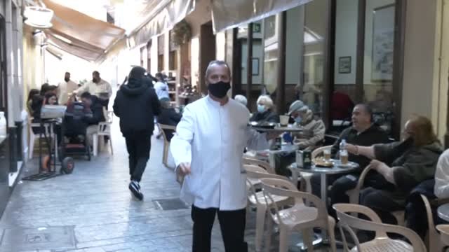 La rápida propagación de ómicron pone al descubierto la falta de previsión en el Sistema Nacional de Salud