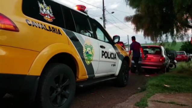 Corsa furtado é achado pelo dono em via pública; Cavalaria é mobilizada e identifica um segundo carro furtado no mesmo local