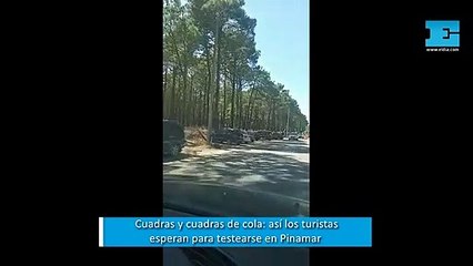 Cuadras y cuadras de cola: así los turistas esperan para testearse en Pinamar