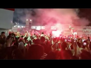 شماريخ وزغاريد وصواريخ مظاهر احتفالات جماهير الزمالك من داخل النادي