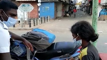 'கல்வி தான் ஒரே ஆயுதம்..' கணக்கில் சந்தேகம் கேட்ட சாலையோர சிறுமி.. பாடம் எடுத்த போலீஸ்.. நெகிழ்ச்சி!