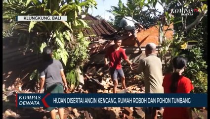 Hujan dan Angin Kencang Robohkan Rumah Warga