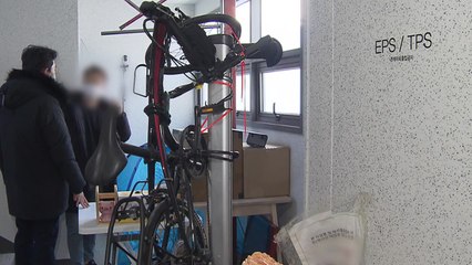 '현관문 대못질' 아파트 왜?...손 놓고 있던 경찰 / YTN