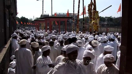 Devotees in traditional attire during Shri Siddheshwar Maraj yatra