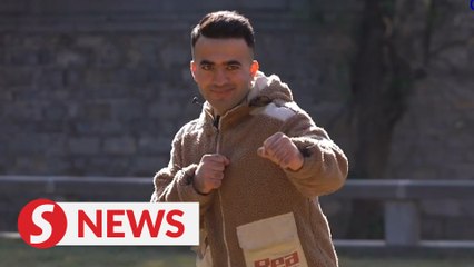 Exploring Shaolin temple with Pakistani student