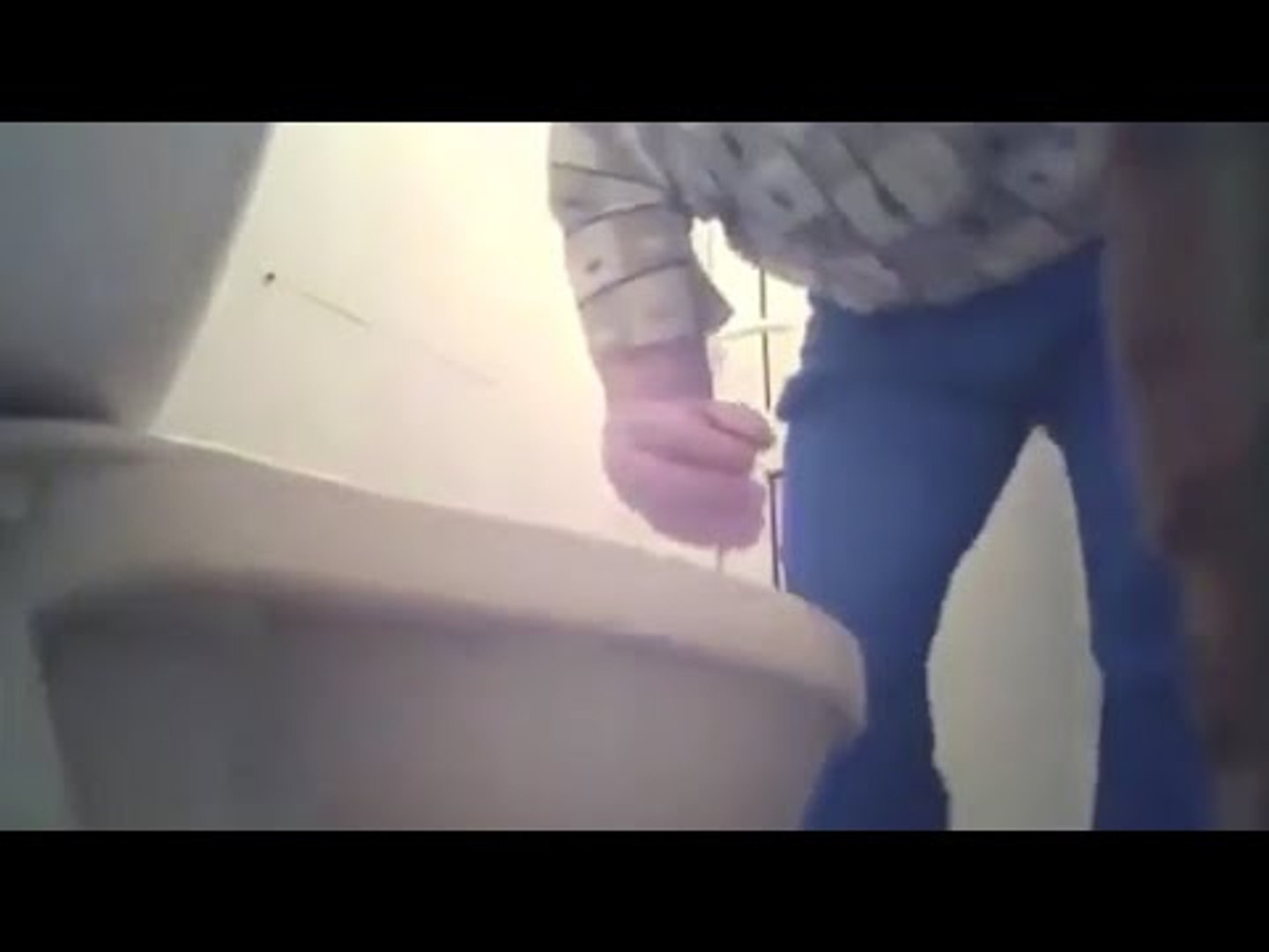 تفاصيل تجسس شاب على السيدات بحمام مطعم شهير بطريقة ماكرة