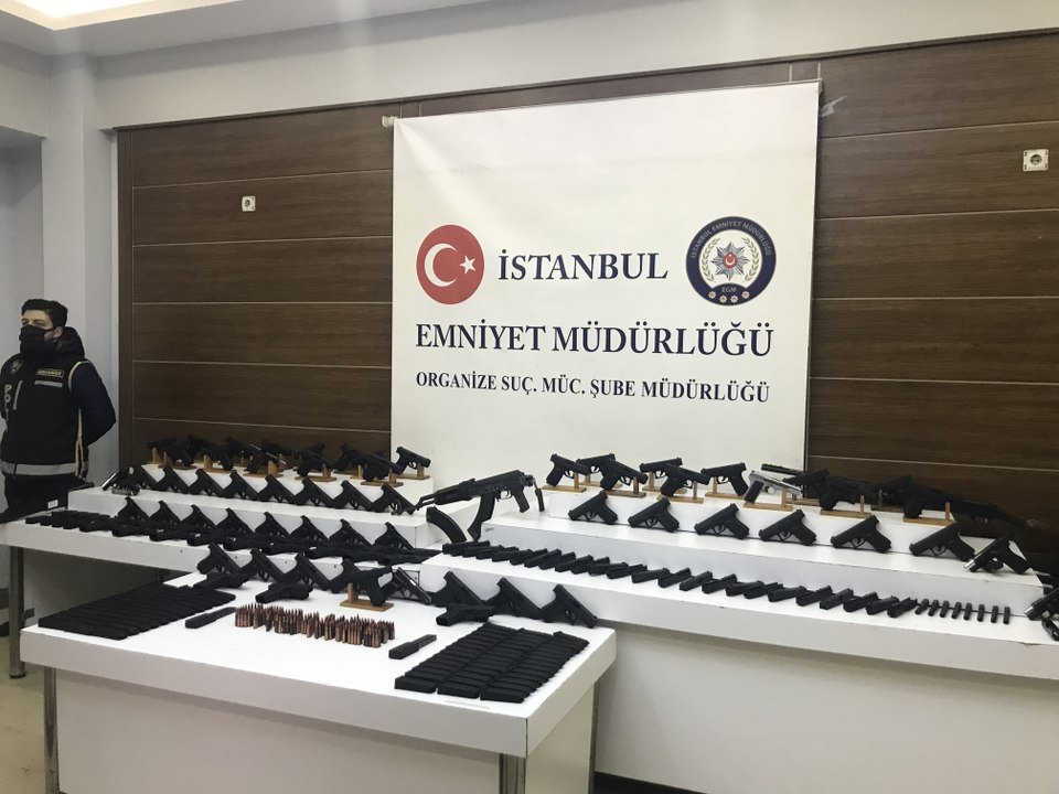 Silah kaçakçılarına 5 günde 3 operasyon: Çok sayıda silah ve parçası ele geçirildi