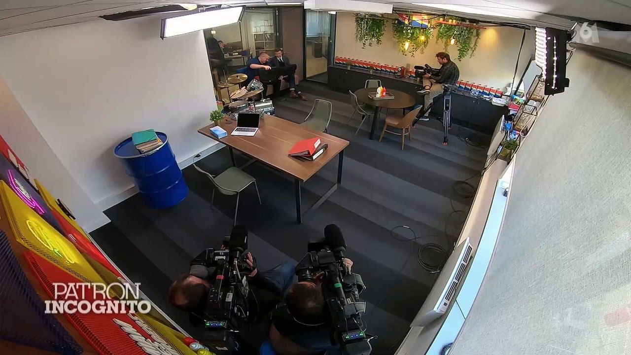 Un employé fond en larmes hier soir dans l'émission "Patron Incognito" sur M6 en découvrant la surprise de son patron - VIDEO