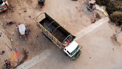 فن تزيين الشاحنات في باكستان