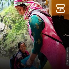 Bravo! Health Workers Vaccinate People In Heavy Snowfall