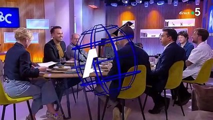 "C à vous" : Bertrand Chameroy parodie Stromae et provoque l'hilarité générale
