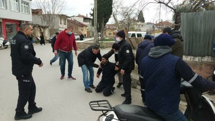 Köpek kavgasında komşusu tarafından sırtından bıçaklandı