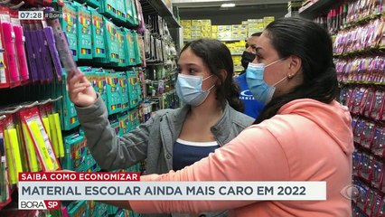 Entre os gastos extras previstos para o início de ano, está o material escolar. Uma pesquisa mostra que preço pode variar muito de loja pra loja. Por isso, pesquisar é fundamental.