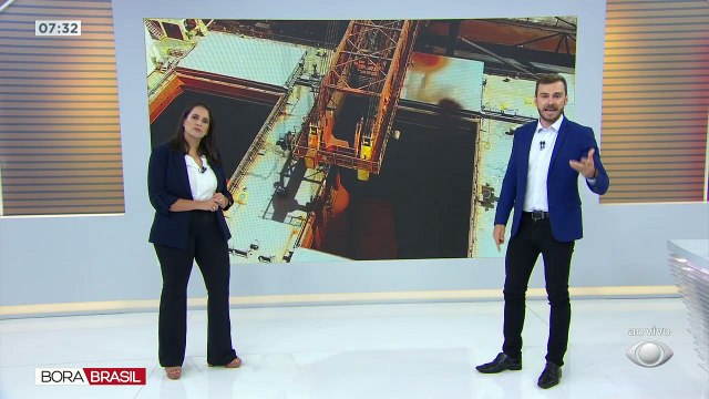 Em Minas Gerais as mineradoras estão paralisando as atividades até que o tempo melhore. Até o trem de ferro não está funcionando na região.