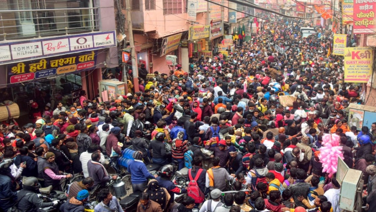 People flout covid norms amid third wave alert