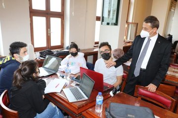 Kütüphanenin pazar günü de açılması talebine Vali Karaömeroğlu'dan olumlu yanıt