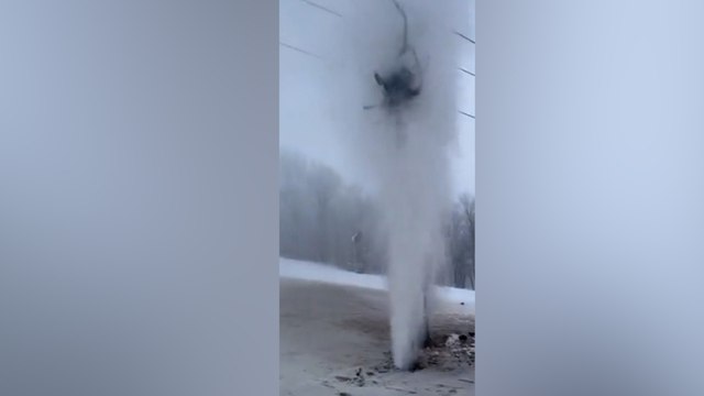 États-Unis : une fuite d’eau glacée très puissante blesse plusieurs personnes coincées sur un télésiège