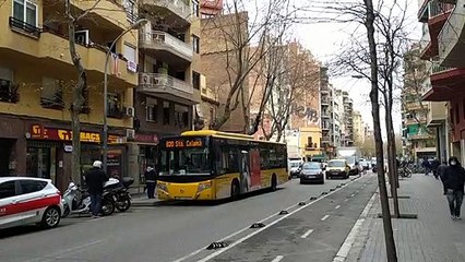 Circulación autobuses TMB y Tugsal área Poble Nou en la ciudad de Barcelona 08_01_2021