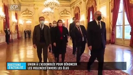 Tous les patrons des groupes politiques à l’Assemblée nationale sont arrivés ensemble dans l’hémicycle derrière Richard Ferrand pour dénoncer à l’unisson la « montée de la haine » à l’encontre des élus - VIDEO