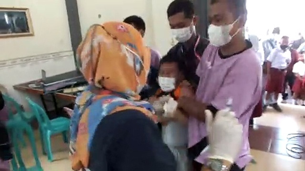 Saat Akan Divaksin Anak Ini Sempat Berontak