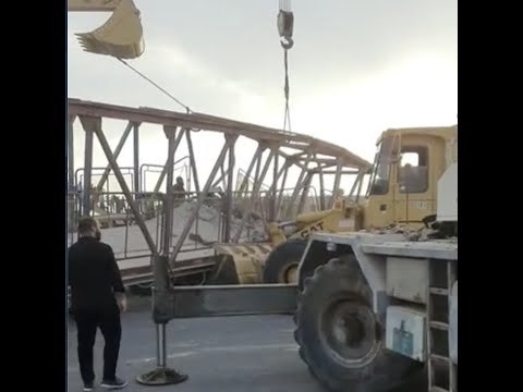 انهيار كوبري علوي في الزهراء بمدينة طور سيناء بسبب اصطدام سيارة