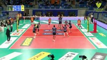 Volley, squadra in campo con la mascherina: la scelta non convince tutti