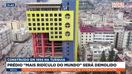 O edifício comercial fica Turquia. Ele ganhou fama mundial por causa do design e cores ímpares, e se transformou em um marco na cidade.