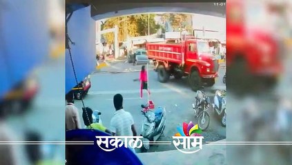 धायरी येथे डंपरने लोखंडी दुभाजक तोडून हातगाड्या व टपऱ्या मध्ये शिरला, एक महिला जखमी,डंपर चालक मद्यधुंद अवस्थेत