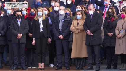 NoComment | Minuto de silencio frente al Parlamento Europeo en Bruselas en homenaje a David Sassoli