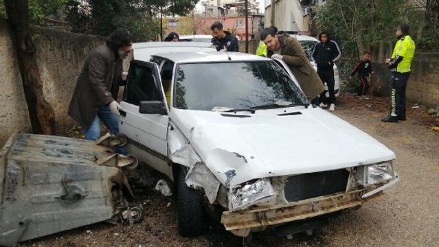 Son dakika: 'DUR' İHTARINA UYMADI, POLİS OTOSUNA ÇARPIP KAÇTI