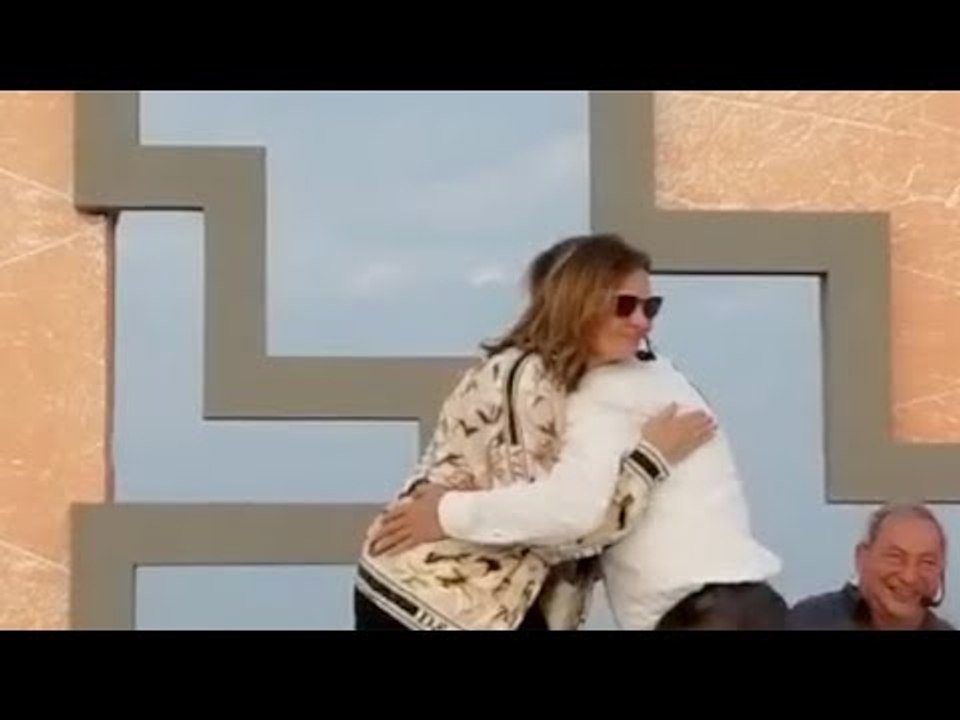انتشال التميمي يعتذر ليسرا ويحتضنها.. ونجيب ساويروس: ليا حضن زي ده