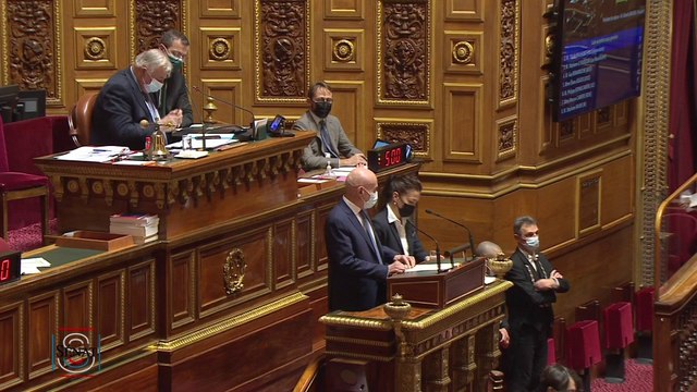 Pass vaccinal: Claude Malhuret fustige les trafiquants de fake news dans un discours au Sénat