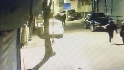 Zeytinburnu'nda bir Afgan bıçaklanarak gasbedildi