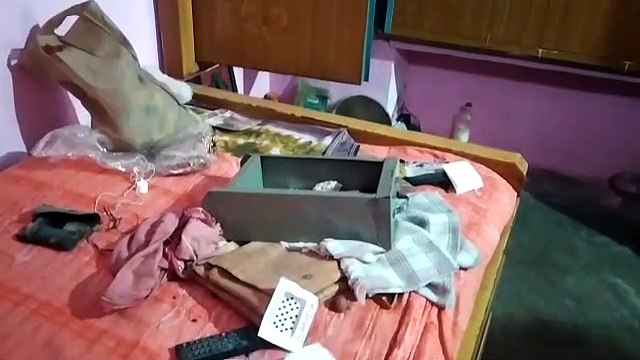 Cash and jewelery stolen from deserted houses