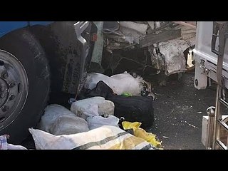 4 مشاهد من حادث الطريق الأوسطي .. كل ركاب الميكروباص ماتوا