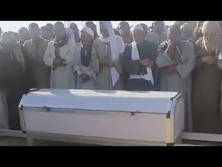 ‎⁨تشييع جثمان أحد ضحايا حادث الطريق الأوسطي بأسيوط⁩