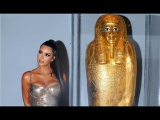 كيم كارداشيان تُعيد مومياء مصرية مسروقة.. فكيف فعلتها؟