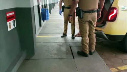 Homem é detido acusado de agredir a esposa e a comadre no Bairro Universitário