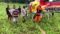 Bombeiros resgatam famílias ilhadas e distribuem alimentos e remédios