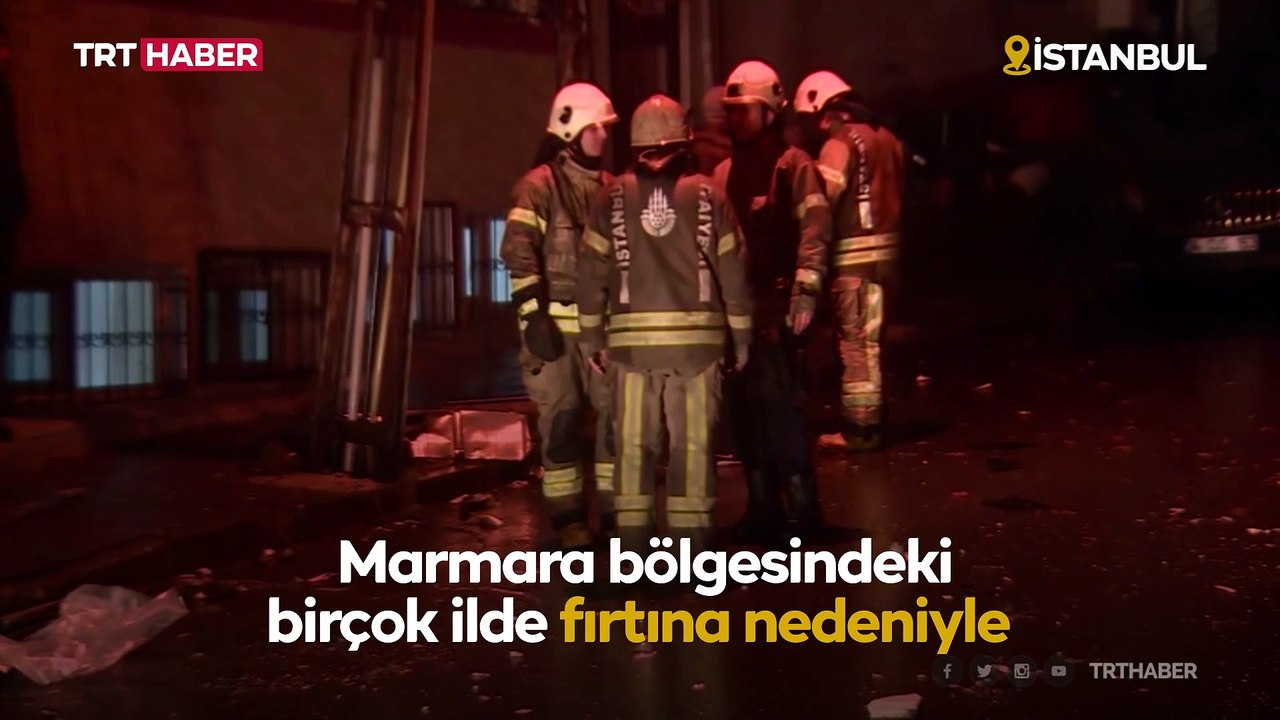 Fırtına çatıları uçurdu, ağaç ve direkleri devirdi