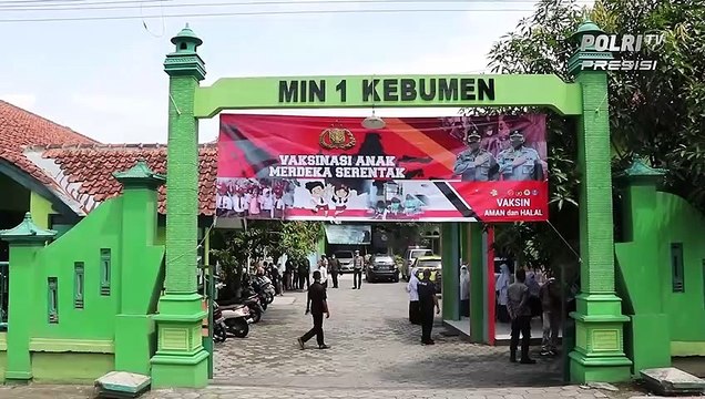 Murid-murid MI Negeri 1 Kebumen Antusias Mengikuti Vaksinasi di Polres Kebumen
