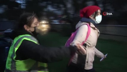 Kadıköy'de şiddetli fırtına ağaç ve elektrik direğini devirdi