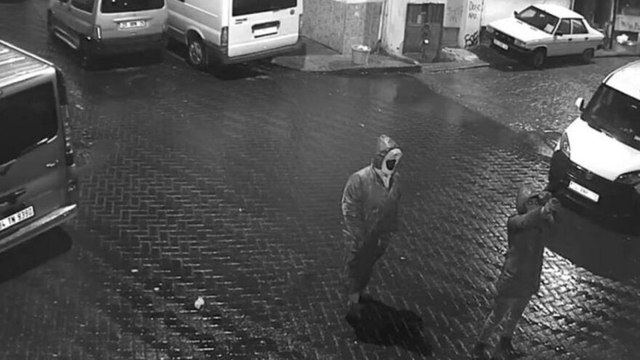 Silah tutukluk yapınca kaçtı geri gelip ateş açtı