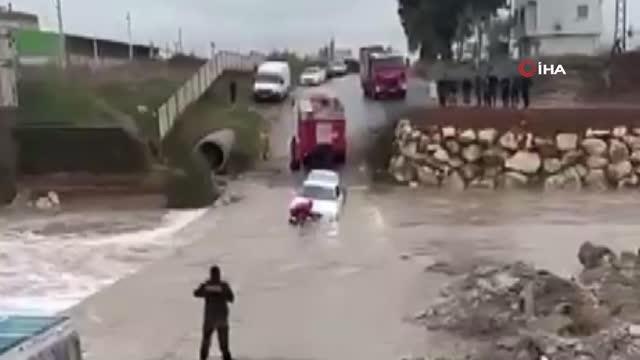 Son dakika haberi | Dere yatağına saplanan aracını kurtarmak isterken akıntıya kapıldı... O anlar kamerada