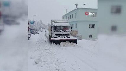 Mersin'de karla mücadele çalışması sürüyor