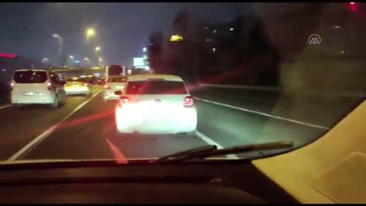 Trafiği tehlikeye düşürecek şekilde araç kullanan iki sürücüye 7 bin 107 lira ceza kesildi