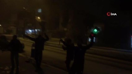 Tekirdağ'da kar sevinci... Müzik açıp karın altında doyasıya eğlendiler