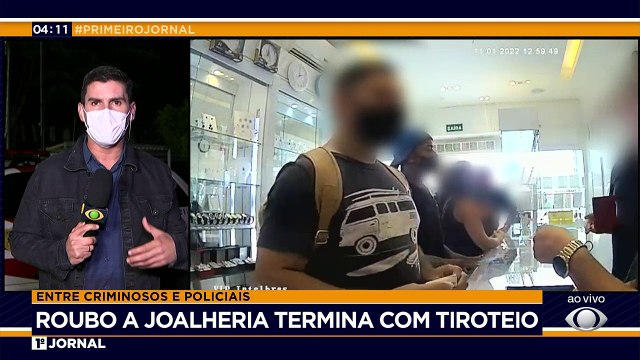 Tiroteio no litoral de São Paulo: uma quadrilha invadiu uma joalheira e enfrentou a polícia na hora da fuga. Os criminosos quebraram as vitrines do local e conseguiram fugir levando diversos relógios.