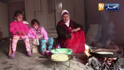 أم البواقي: فاطمة.. سيدة متشبثة بالطريقة التقليدية في تحضير "الغرايف" ليناير